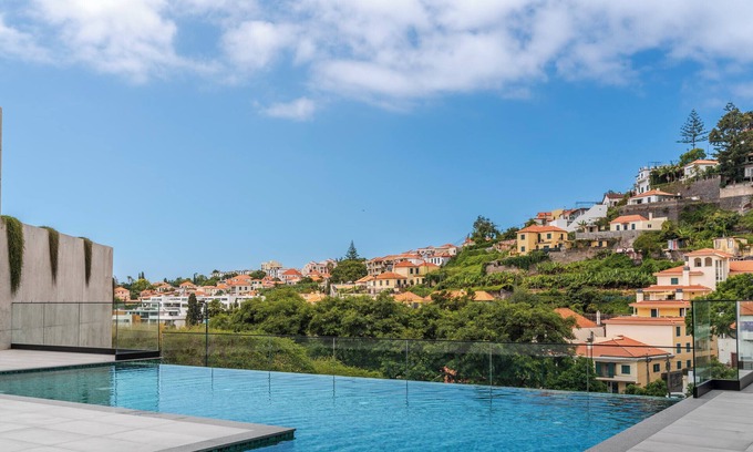 Sao Pedro Apartment | With Pool and Balcony - Uptown II