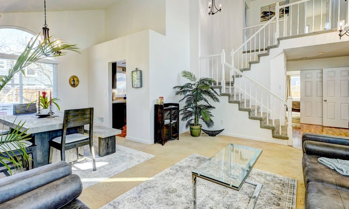 Windsor House | With Pool & Hot Tub, Beautifully Appointed 4BR Home!