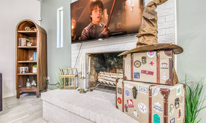 Biggs Field House | Wizards & Magic themed 3-bedroom house with WiFi, AC, Garage. Fits up to 10!