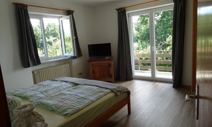 Gollenshausen a.Chiemsee House | Wohnung 4 a - 1. Etage, 30qm - Eckbalkon
