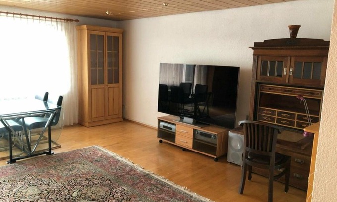 Wollmatingen Apartment | Wohnung für 4 Personen, 2 Schlafzimmer, 2 Parkplätze, WLAN