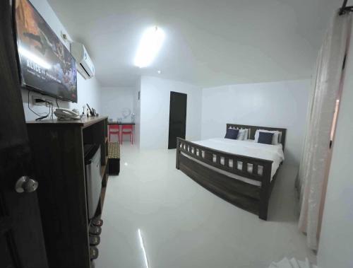 Subic Hotel | wombats beach resort,hotel, bar and restaurant