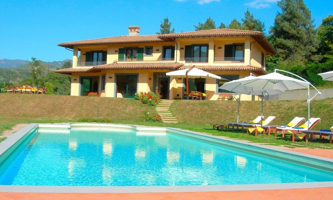 Castelnuovo di Garfagnana Villa | Wonderful private villa for 14 people with WIFI, hot tub, private pool, TV, patio and panoramic .