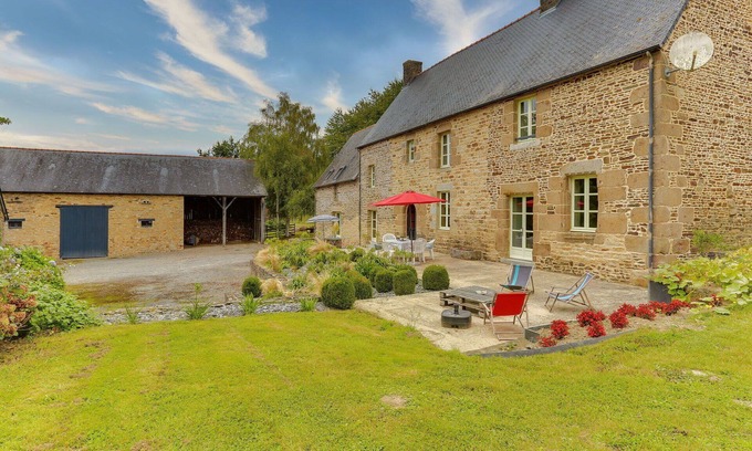 Saint-Ouen-La-Rouerie Villa | Wonderful private villa for 6 people with WIFI, TV, terrace, panoramic view and parking