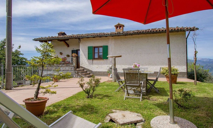 Coreglia Antelminelli House | Wonderful private villa for 4 people with WIFI, A/C, TV, terrace, pets allowed and parking