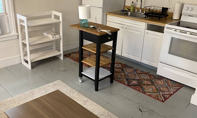 Guilford Apartment | Wonderful apartment ! Great location ! 2 blocks to restaurants and stores