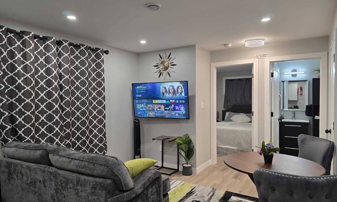 Regina House | Wonderful Basement suite East Regina