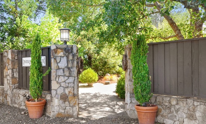 El Verano Cottage | Wonderful, Comfortable, one-BRM Cottage Minutes to Sonoma Square w/Private Patio