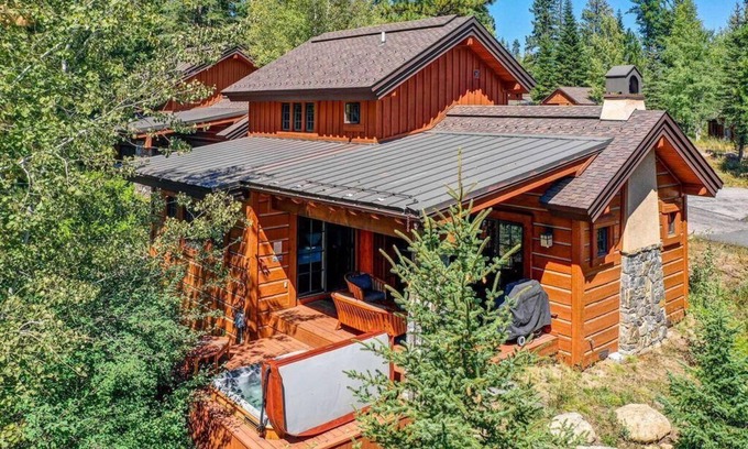 Tamarack Cottage | Wonderful Cottage |Ski In/Out | Private Hot Tub