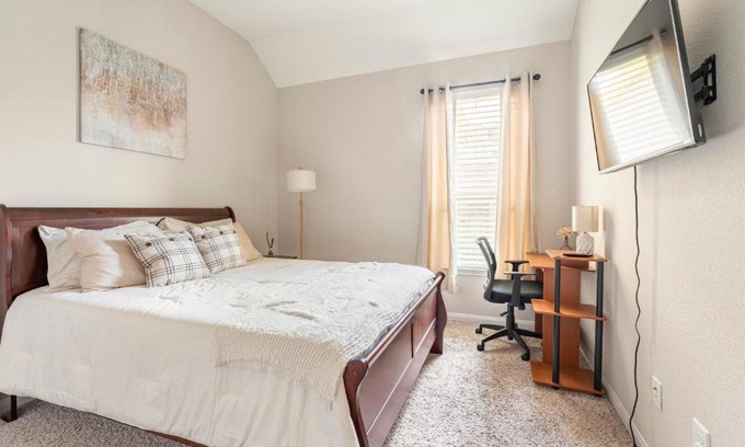 Hockley Apartment | Wonderful Getaway Cypress 2 BR with thoughtful comforts