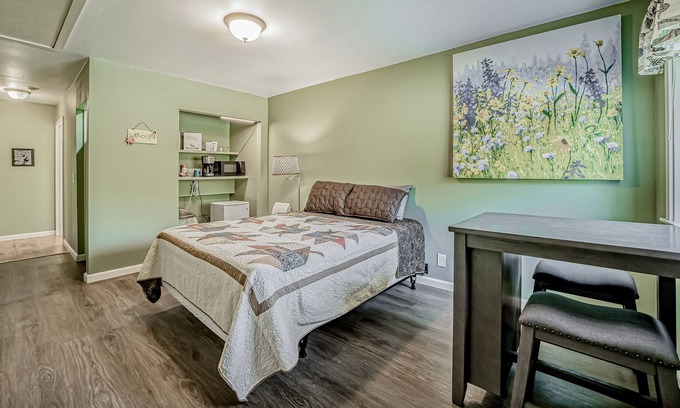 Orick Apartment | Wonderful getaway near the beach & hiking with kitchenette - wildlife sightings