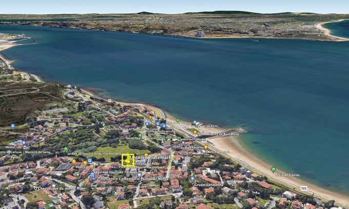 Caxias House | Wonderful home 3 mins from beach; 15 mins from Lisboa by train!