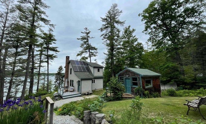 Freeport House | Wonderful Home nestled in Wolfe's Neck Woods “The Eagles Nest”