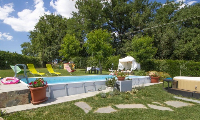Foiano della Chiana House | Wonderful private villa with WIFI, A/C, hot tub, private pool, TV, patio, pets allowed and parking