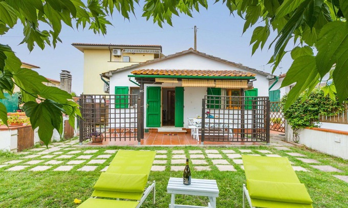 Vada House | Wonderful private villa for 4 people with WIFI, A/C, TV, patio and pets allowed