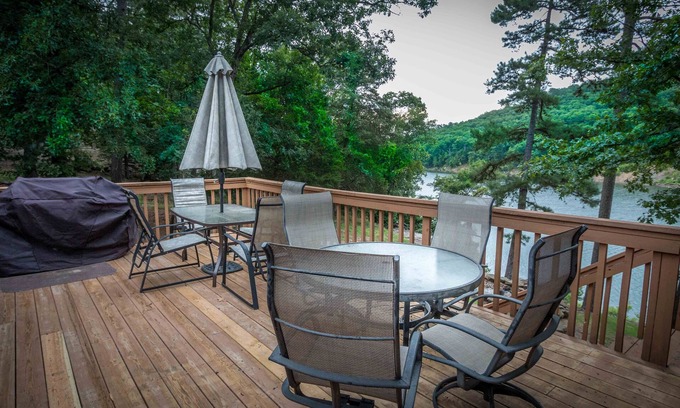Edgemont House | Wonderful Lake Front Home with amazing views and access to the water