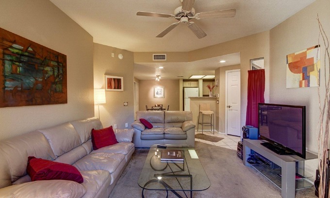 North Mountain Condo | Wonderful Pointe Resort Condo at Tapatio Cliffs with 3 Pools, Pickleball Court!