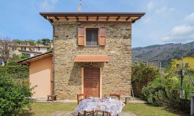 Montignoso Villa | Wonderful private villa for 2 people with WIFI, TV and pets allowed