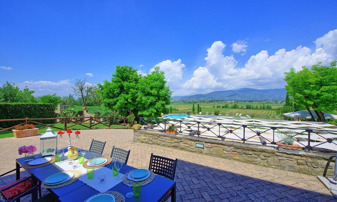 Fratticciola Villa | Wonderful private villa with A/C, hot tub, private pool, WIFI and panoramic view, close to Cortona