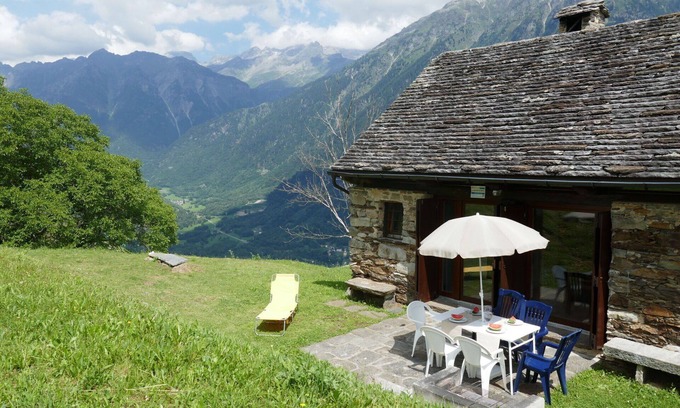 Acquarossa House | Wonderful private villa for 6 people with WIFI, TV, patio and pets allowed