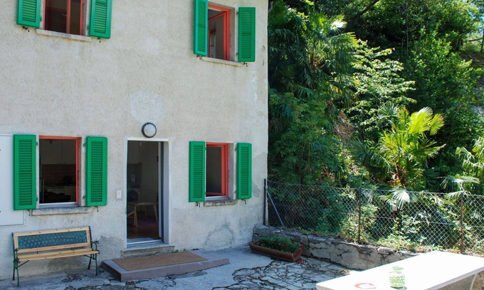 Bellinzona House | Wonderful private villa for 4 people with WIFI, TV, patio, pets allowed and panoramic view