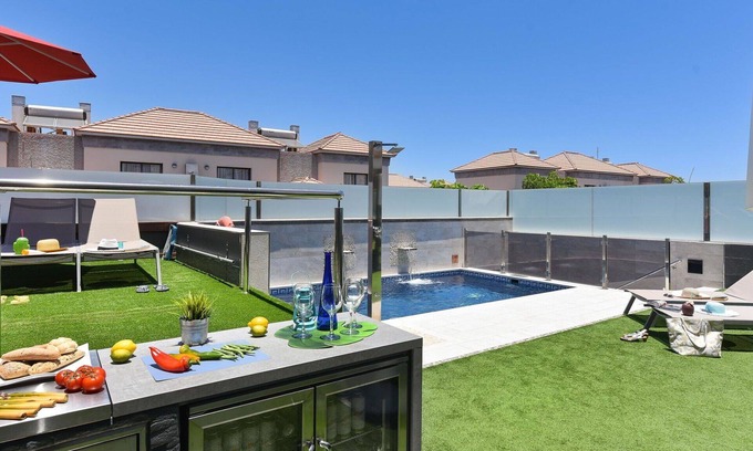 Costa Meloneras House | Wonderful private villa for 8 people with WIFI, private pool, A/C, TV and pets allowed