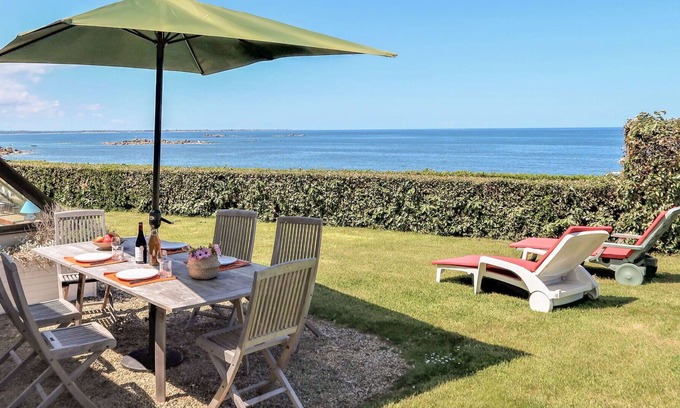 Berven House | Wonderful private villa for 6 guests with WIFI, TV, terrace and parking