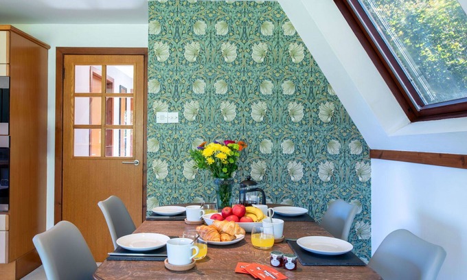 South Laggan House | Wonderful private villa for 4 guests with WIFI, TV, terrace, pets allowed and panoramic view