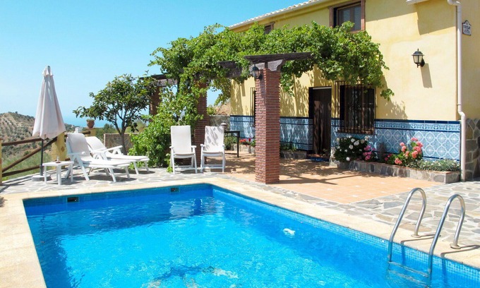 Almunecar Villa | Wonderful private villa with WIFI, private pool, A/C, TV, terrace, pets allowed and parking