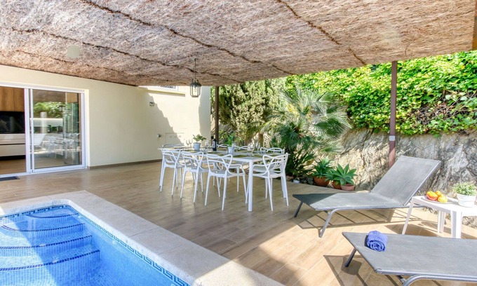 El Mas Isaac House | Wonderful private villa for 10 guests with A/C, WIFI, private pool, TV, terrace and parking