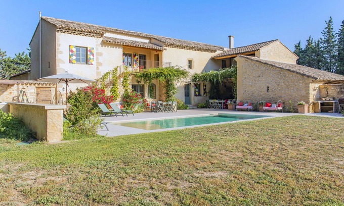 Cavaillon Villa | Wonderful private villa for 13 guests with A/C, WIFI, private pool, TV, terrace and parking