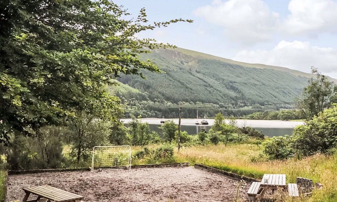 South Laggan House | Wonderful private villa for 4 people with TV, balcony and panoramic view