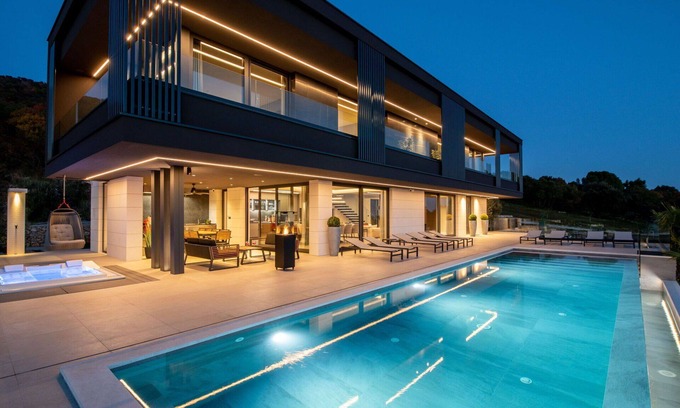 Brovinje Villa | Wonderful private villa with hot tub, private pool, A/C, WIFI, TV, terrace, panoramic view, parking