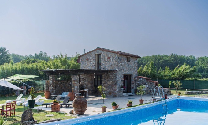 Castelvecchio House | Wonderful private villa with WIFI, hot tub, private pool, A/C, TV, terrace, pets allowed and par.
