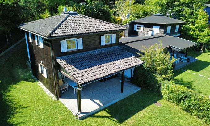 Landskron House | Wonderful private villa for 5 guests with WIFI, TV and terrace