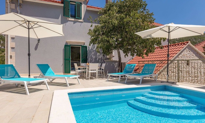 Tucepi House | Wonderful private villa for 8 guests with WIFI, private pool, A/C, TV, terrace and parking
