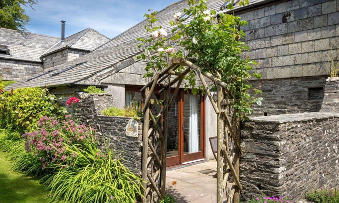 Fivelanes House | Wonderful private villa for 5 people with hot tub, WIFI, patio and pets allowed