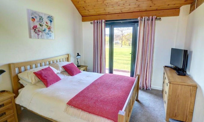 Caersws House | Wonderful private villa for 2 guests with WIFI, TV, panoramic view and parking