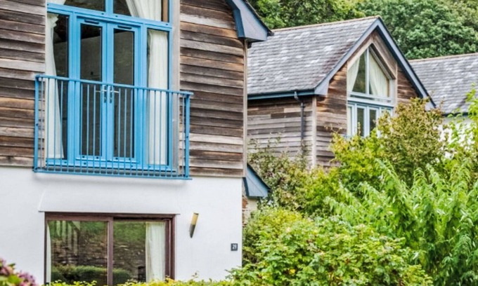Carnon Downs House | Wonderful private villa for 4 guests with pool, WIFI, TV and pets allowed