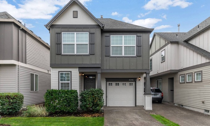 Aloha House | Wonderful Suburban Location, New Décor, BBQ, Close 2 Restaurants, Dogs Allowed, 12 Miles to Portland