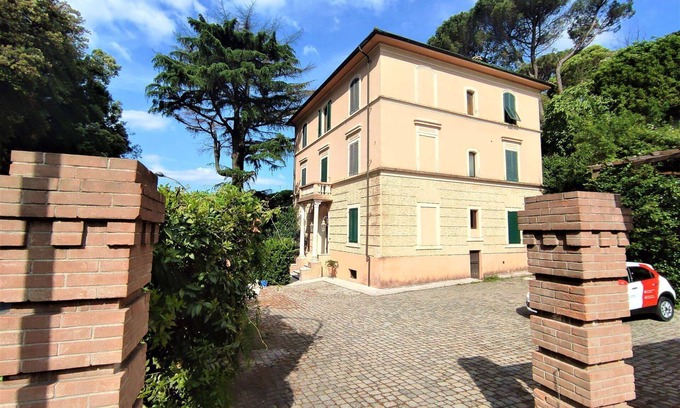 Massa Marittima Villa | Wonderful villa for 4 guests with WIFI, A/C, TV, patio and pets allowed