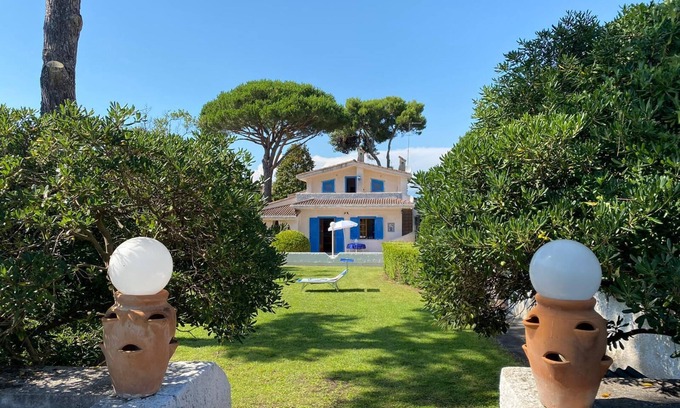 Latina Lido Villa | Wonderful Villa 70 meters from the beach in a residence for 8 people