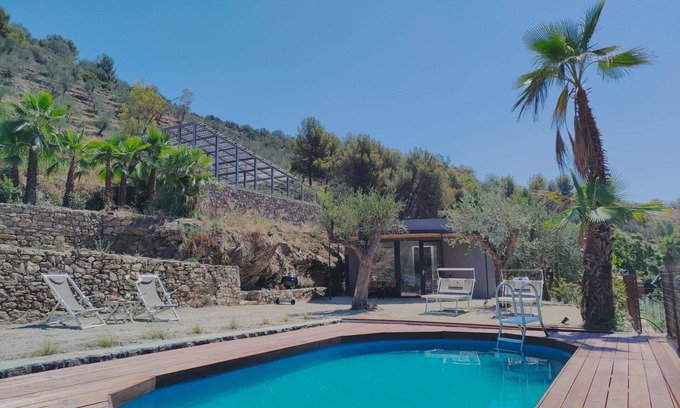 Civezza Villa | Wonderful villa for 2 people with private pool, WIFI, A/C, TV, patio and pets allowed