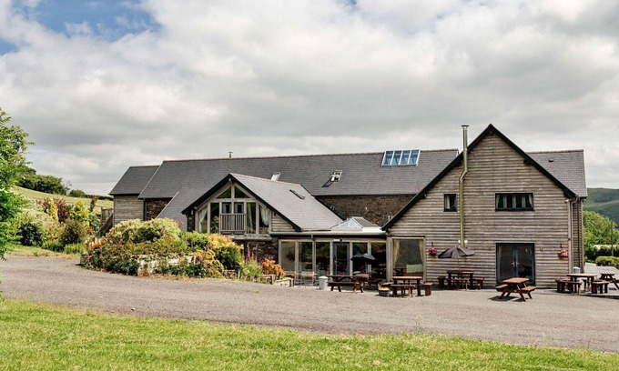 Devils Bridge House | Wonderful villa for 19 guests with WIFI, hot tub and pets allowed