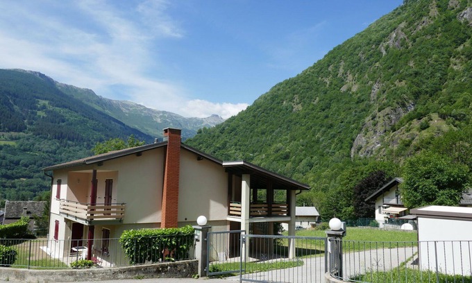 Blenio House | Wonderful villa for 5 people with WIFI, TV, terrace, pets allowed and panoramic view