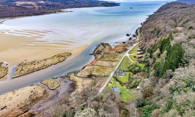 Lochgilphead House | Wonderful villa for 6 guests with WIFI, terrace and pets allowed