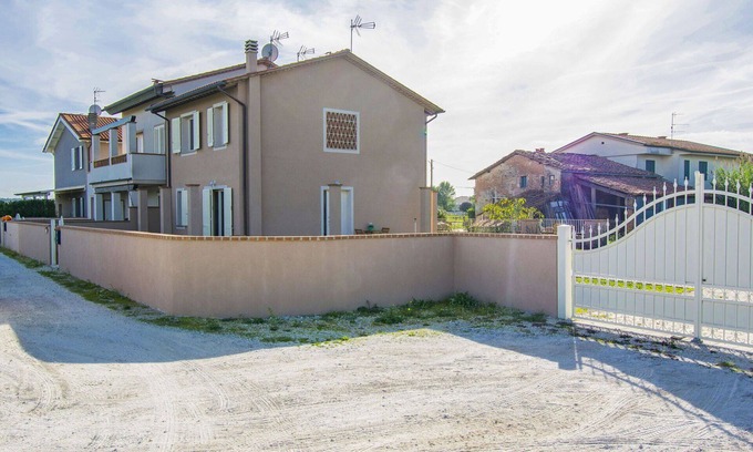 Cascine-La Croce House | Wonderful villa for 6 people with WIFI, A/C, TV, patio, pets allowed and parking