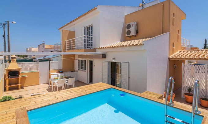 Pera House | Wonderful villa for 6 people with WIFI, A/C, private pool, TV, balcony and parking