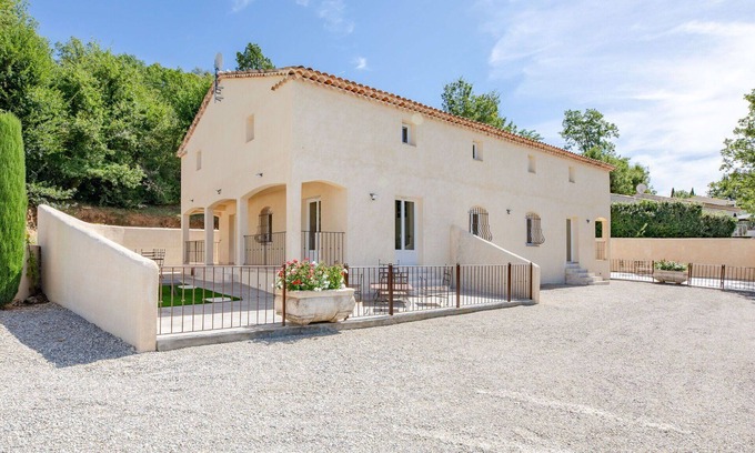 Bauduen House | Wonderful villa for 8 guests with WIFI, TV, terrace and pets allowed