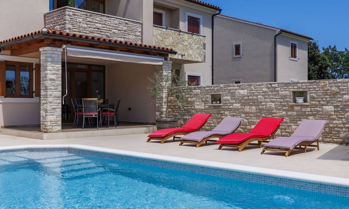 Mali Vareski House | Wonderful villa for 8 people with WIFI, A/C, private pool, TV, terrace and parking